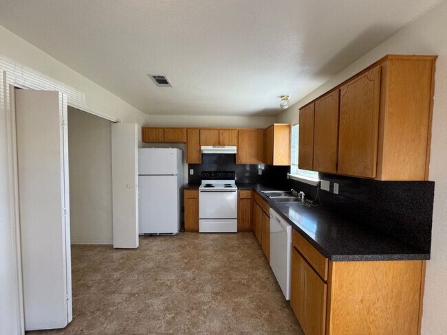 Photo - 805 Leifester Cir Unit # D