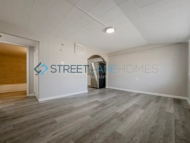 Photo - 2140 Miracle Ave