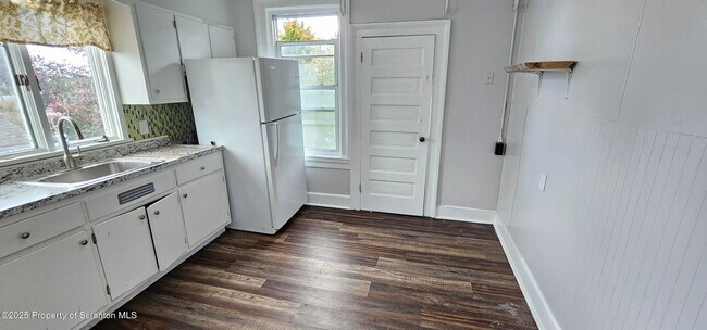 Photo - 123 Oak St