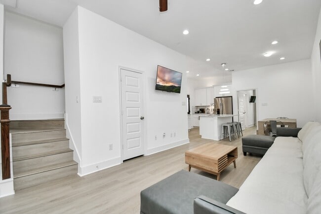 Photo - 7031 Eastwood St