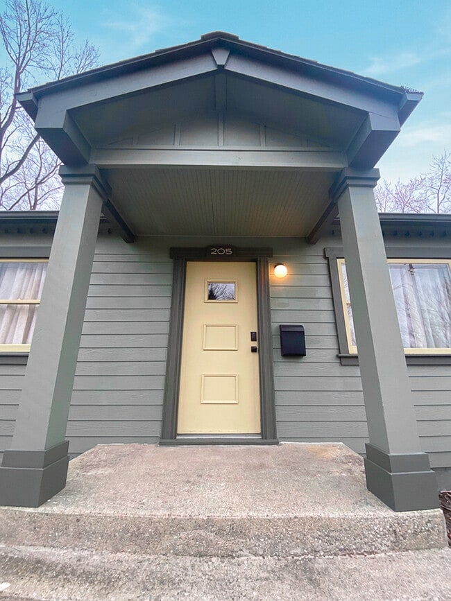 Photo - 205 Hickory Ave