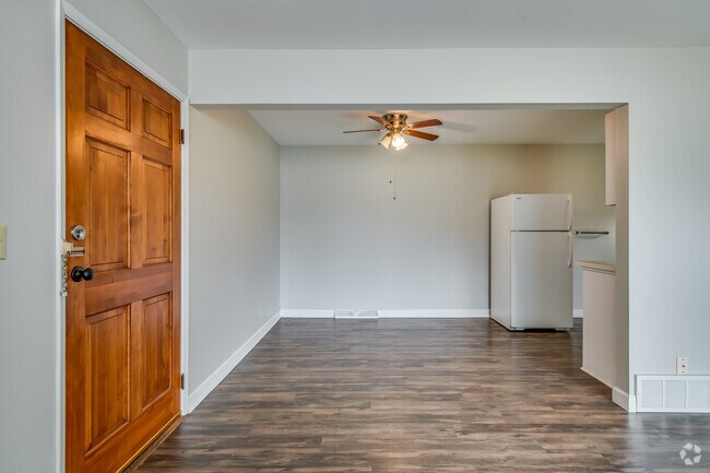 2BR, 1BA - 950SF - Premium Dining Room