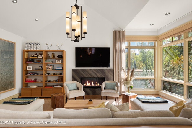 Photo - 509 W Hopkins Ave