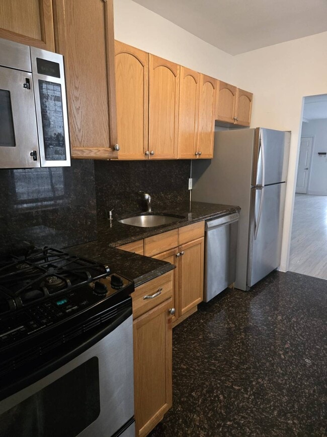Photo - 21-38-38 73rd St