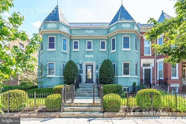 Building Photo - 315 12th St NE Unit 103