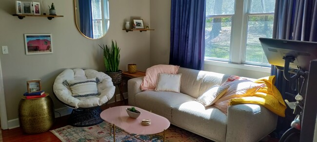 Building Photo - 584 Seminole Ave NE Unit B Rental