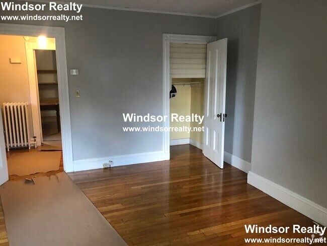 Building Photo - 68 Charlesbank Rd Rental