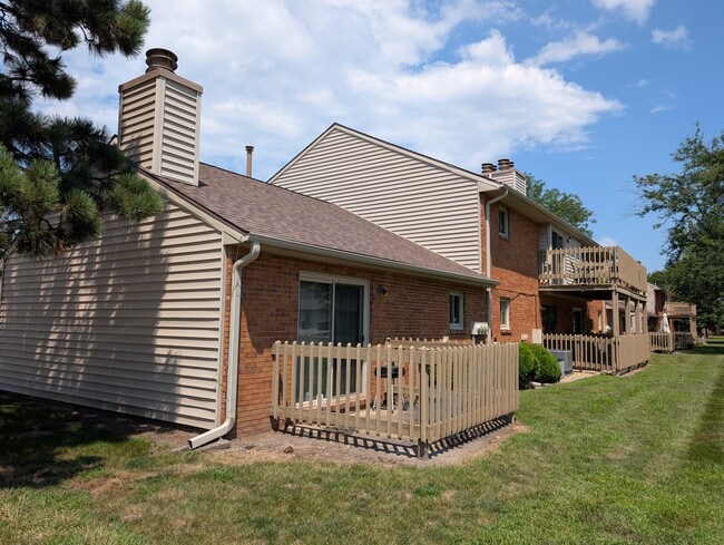 1609 Lyndhurst W Dr