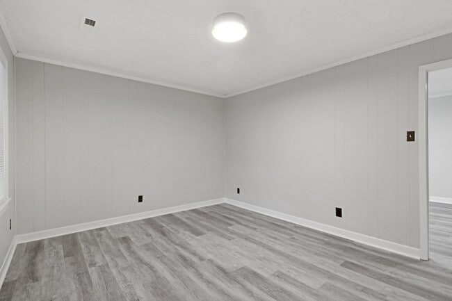 Photo - MOVE-IN READY! 3 BR, 1 BA Brick Ranch *EXCELLENT Wayne Mem. Drive Location!*