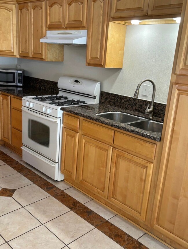 Photo - 23190 Palomar St