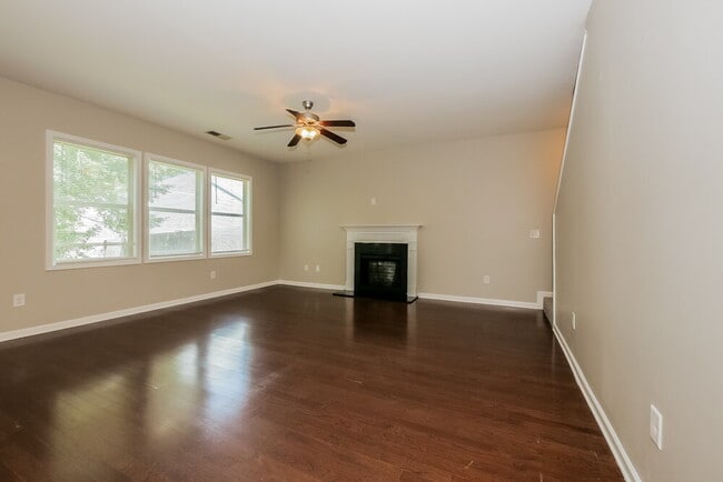 Photo - 102 Worthing Ln