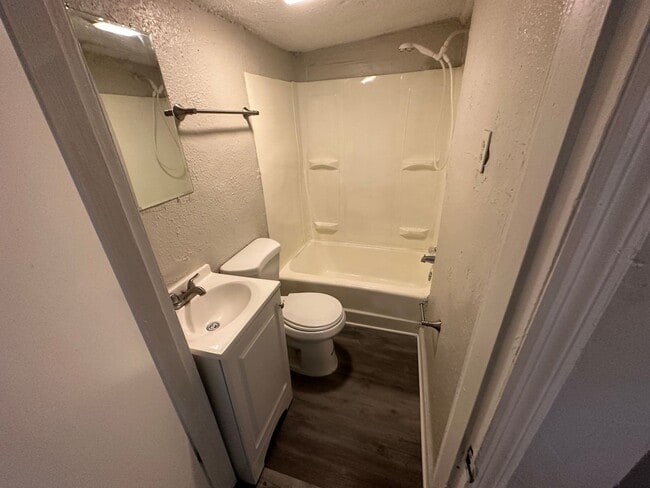 Photo - 6262 Simpson Ave