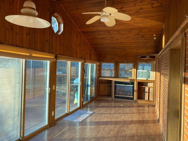 Photo - 3bed 2bath Home with Atwood Lake Views