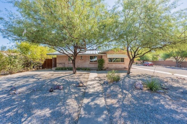 Charming Central Tucson Home with Versatil... - Charming Central Tucson Home with Versatil...