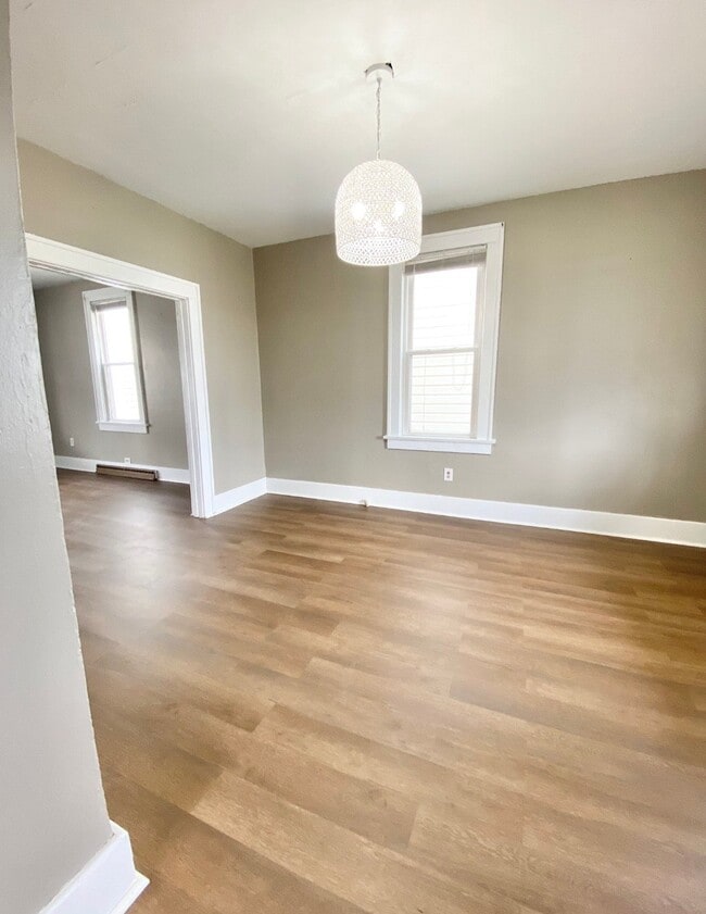 Photo - 830 Crest Ave