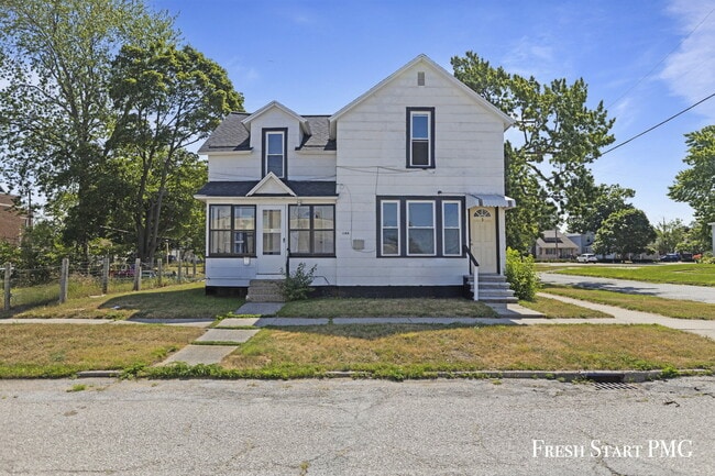 Building Photo - Bright and newly renovated apartment (2 Be... Unit 3