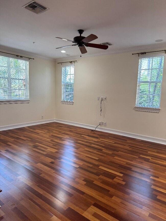 Photo - 304 W Mallory Cir