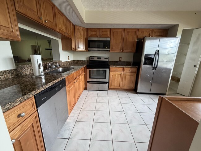 Building Photo - 12650 SW 6th St Unit 307K
