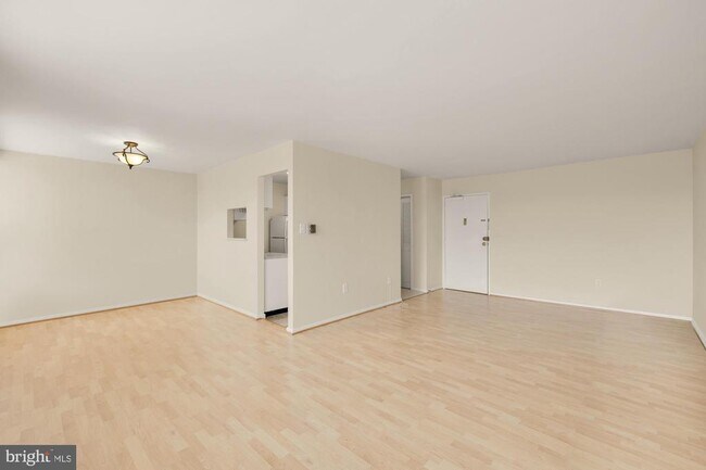 Photo - 4390 Lorcom Ln Unidad 503