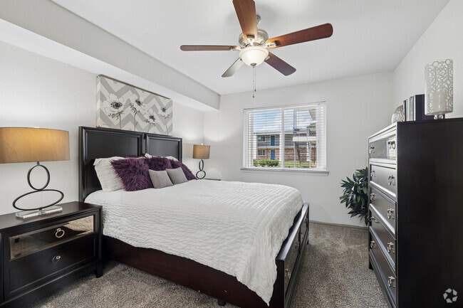 A1A 1BR, 1BA - 762SF - Bedroom - Cherrybrook Place