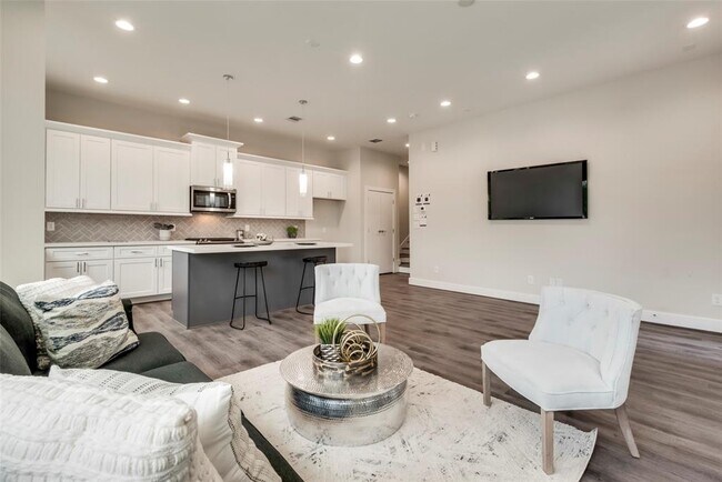 Photo - 3362 Pinemont Dr