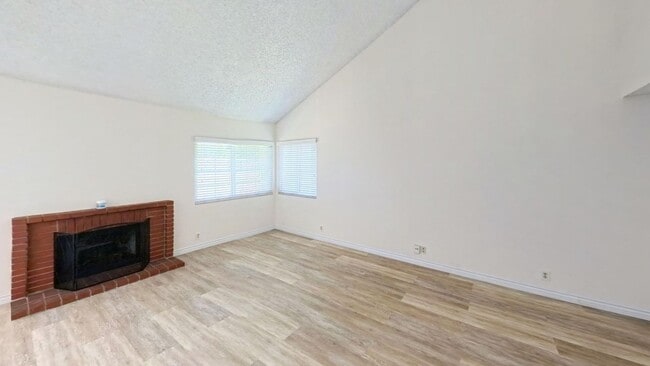 1617 Toyon Pl