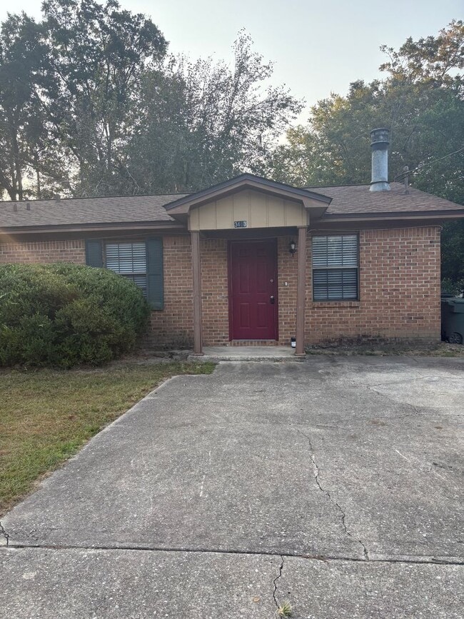 Building Photo - YK- FRED GEO. 3461/63 Unit 3463 FRED GEORGE RD Rental