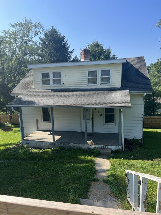 Photo - 132 School St