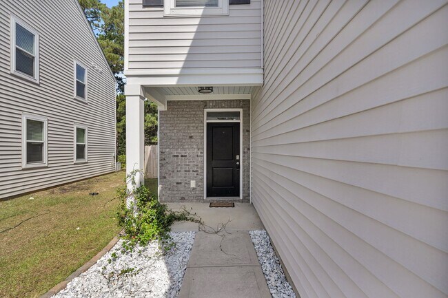 Photo - 4 Bedroom 3 Bath Home Located in Shell Poi...