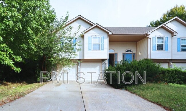 Photo - 403 NW Highland Ln