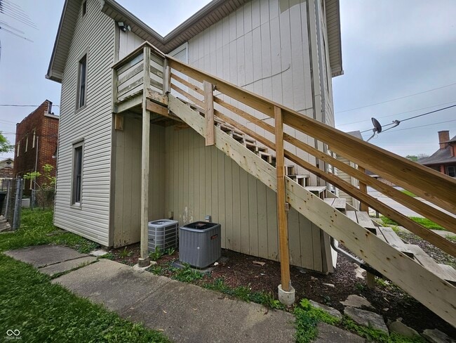 Building Photo - 420 E 14th St Rental