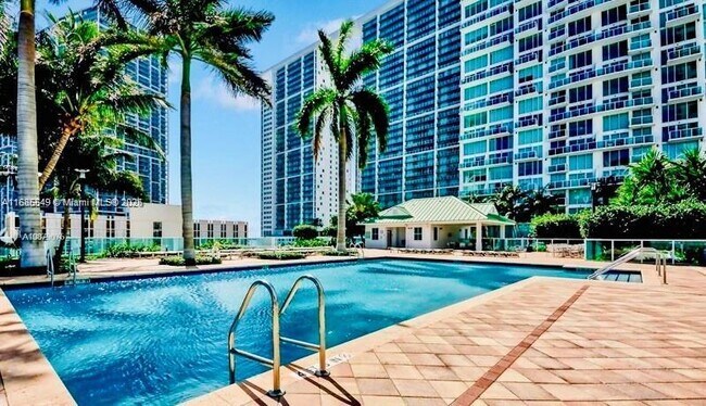 Photo - 41 SE 5th St Unidad 808 Rental
