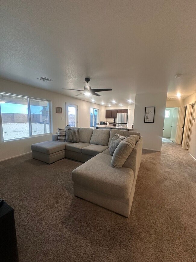 7338 E 44th Pl