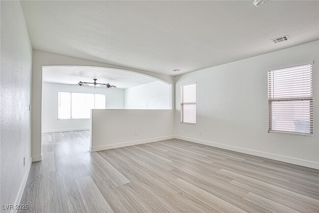 Building Photo - 4757 Englewood Ave Rental