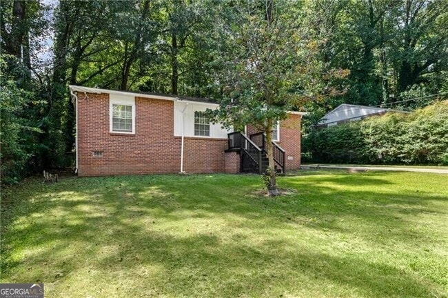 Photo - 305 Banberry Dr SE