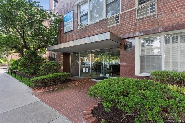 Building Photo - 71-40 112th St Unit 106