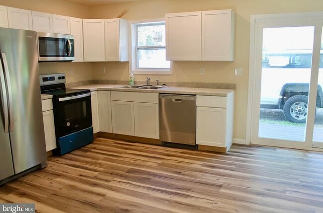 Photo - 520 Clyde Ave