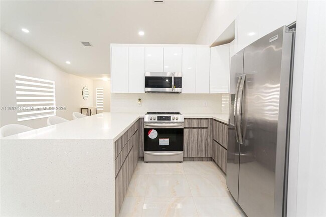 Photo - 1328 Plumosa Way