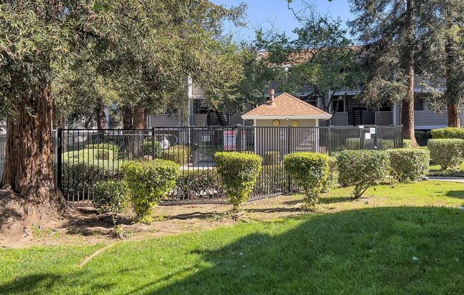Photo - 295 Stonegate Cir Unidad Perfectly Located