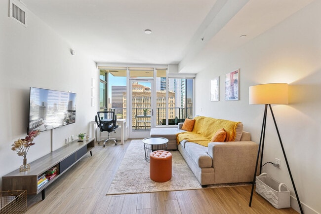 Building Photo - 702 Broadway Rental