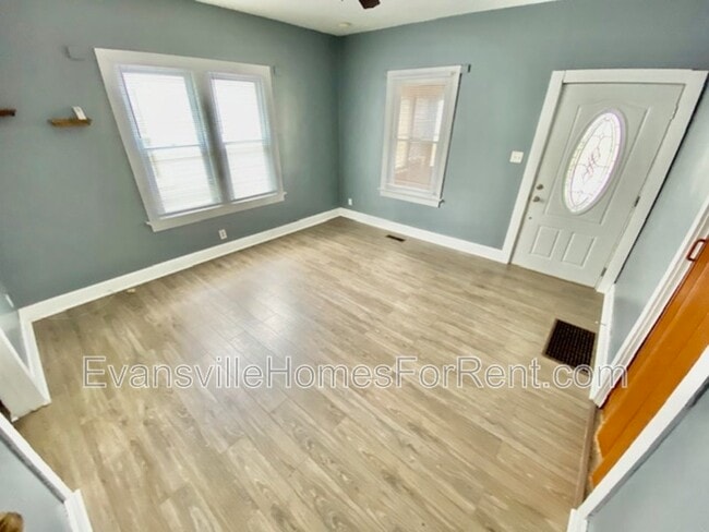 Photo - 809 E Iowa St