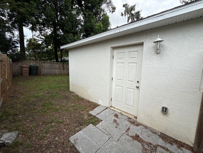 Photo - 986 NW 1st St