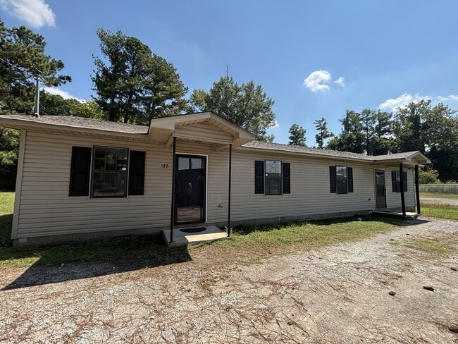 Building Photo - 102 N Bond Ave Rental
