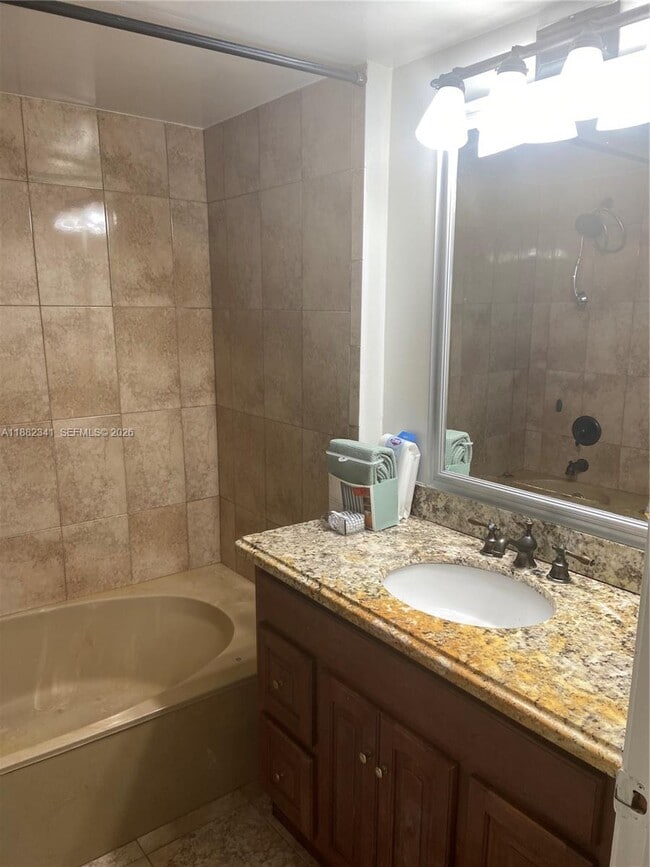 Photo - 1301 NE 7th St Unidad 106
