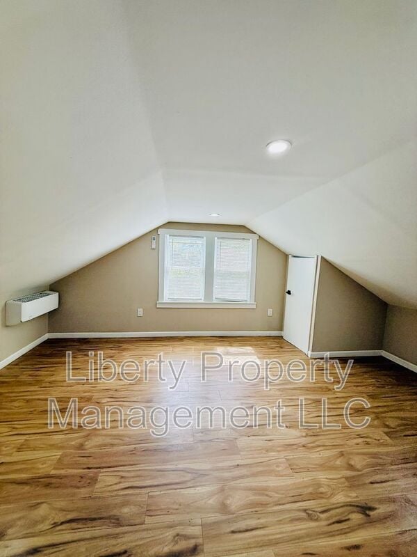 Photo - 1628 Murchison Rd