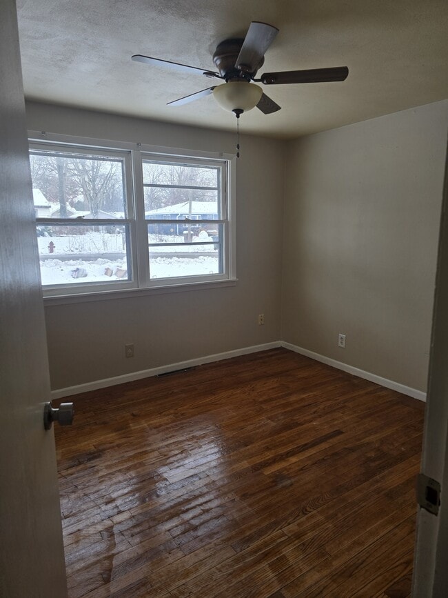 Photo - 1102 E Timber Dr