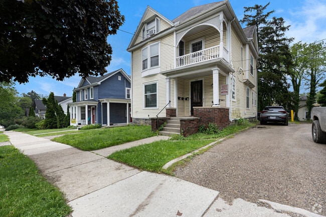 Building Photo - 528 S. Fifth -2 Unit 2 Rental