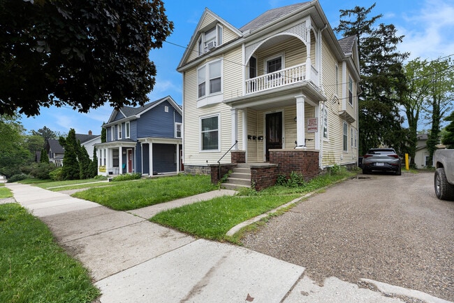 528 S. Fifth -2 - 528 S. Fifth -2 Apartment