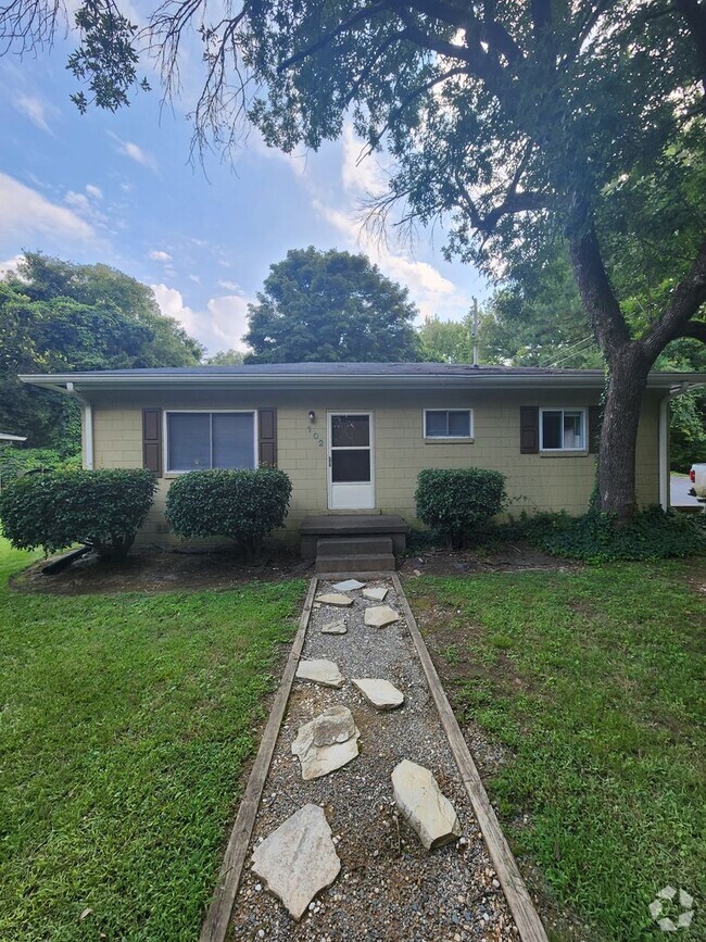 Building Photo - Chapel Hill / House off of Franklin Street...