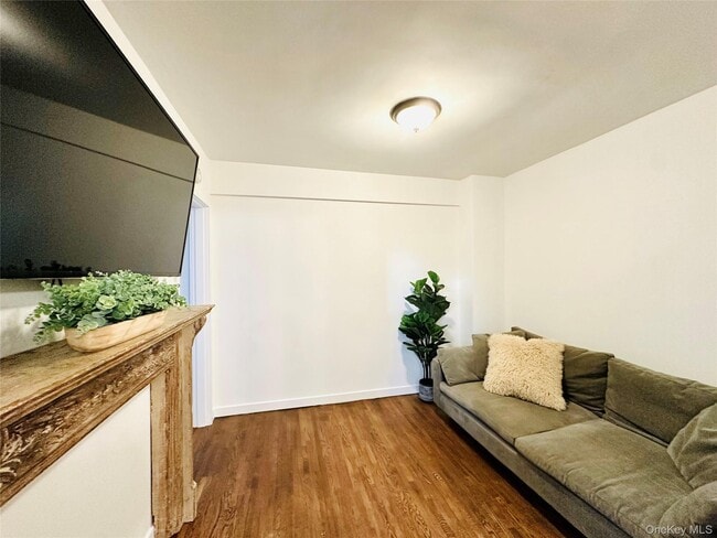 Building Photo - 52-25 39th Rd Unit 3C